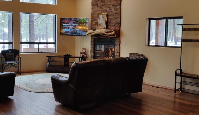 Beautiful Forest Lakes home-best of getting away w/Starlink WiFi & EV charging in Forest Lakes