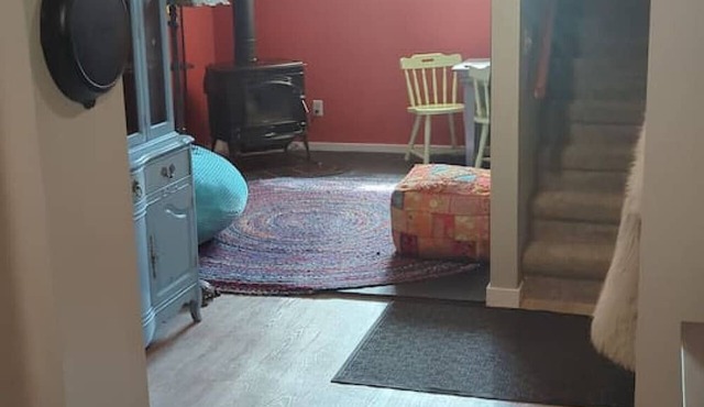 Maple St. King Suite - Free Daytime EV Charging! in Viroqua